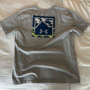 Under Armour Youth Boys Gray Mountain Logo Short Sleeve Tee Shirt YXL